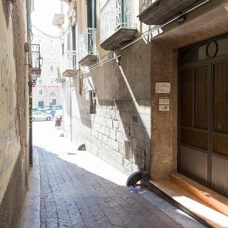 Casa Vacanza "Al Vicolo Delle Colonne" Salerno Dış mekan fotoğraf