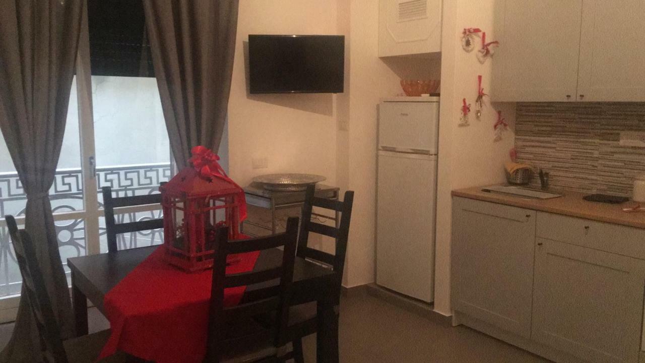 Casa Vacanza "Al Vicolo Delle Colonne" Salerno Dış mekan fotoğraf