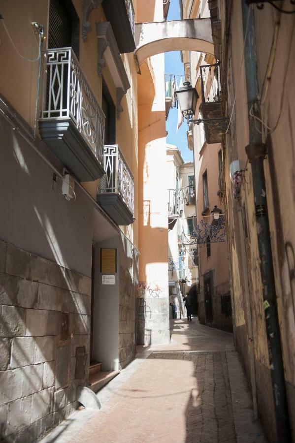 Casa Vacanza "Al Vicolo Delle Colonne" Salerno Dış mekan fotoğraf