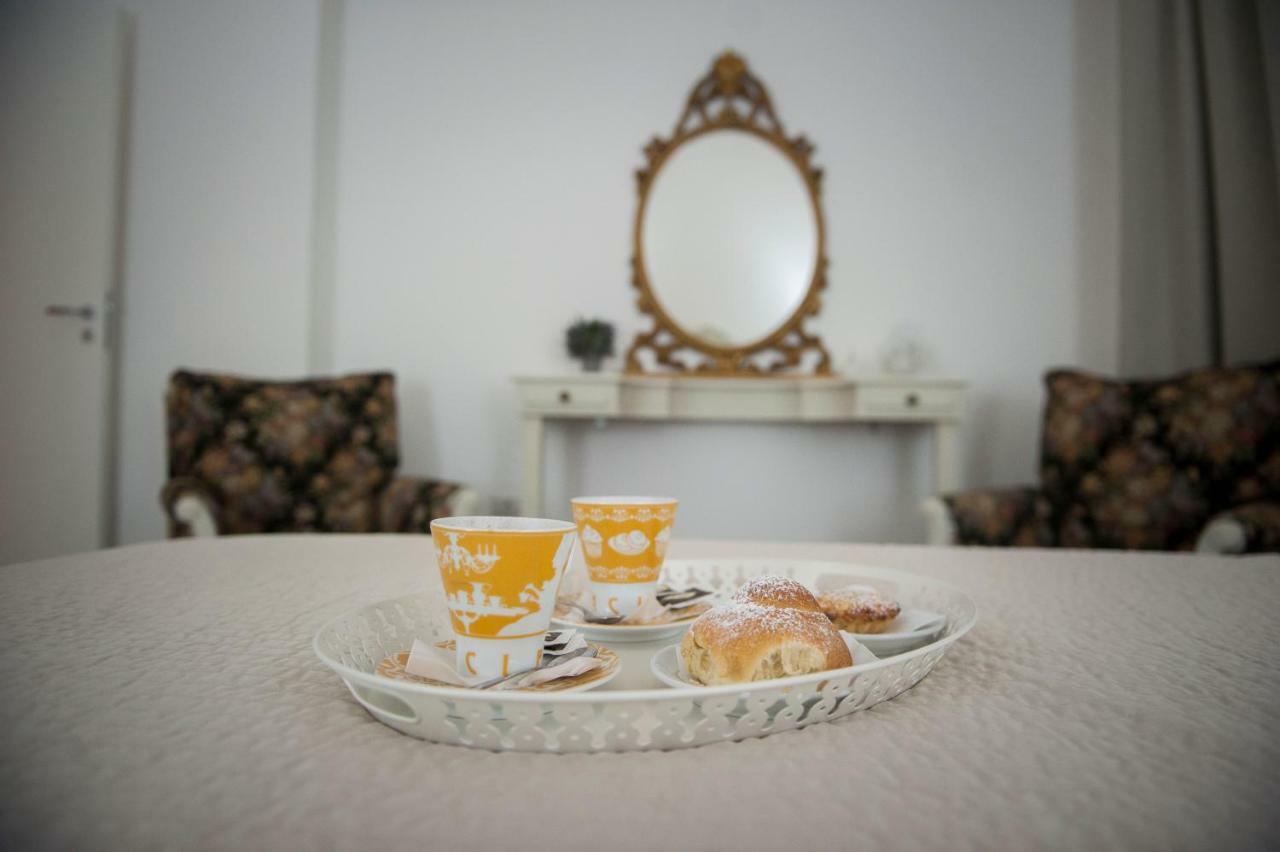 Casa Vacanza "Al Vicolo Delle Colonne" Salerno Dış mekan fotoğraf