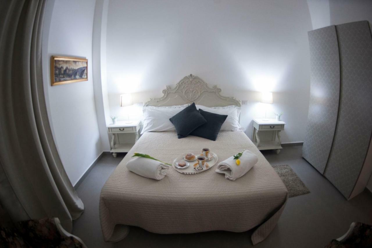 Casa Vacanza "Al Vicolo Delle Colonne" Salerno Dış mekan fotoğraf