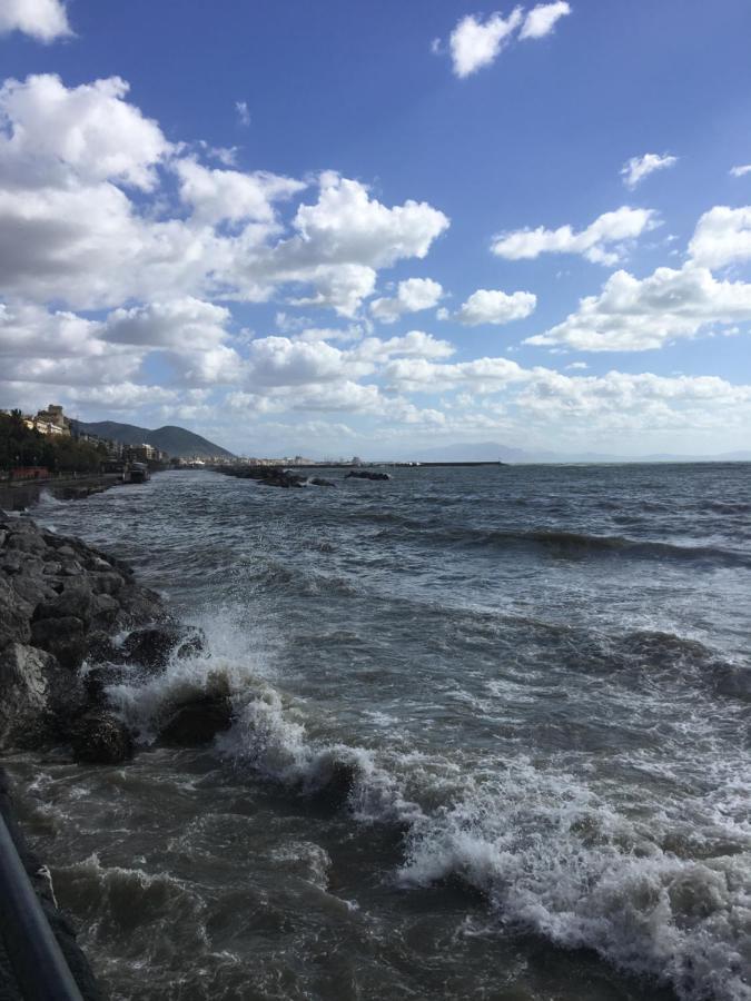 Casa Vacanza "Al Vicolo Delle Colonne" Salerno Dış mekan fotoğraf