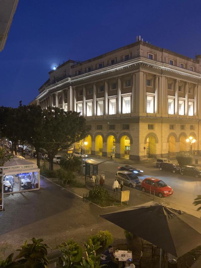Casa Vacanza "Al Vicolo Delle Colonne" Salerno Dış mekan fotoğraf