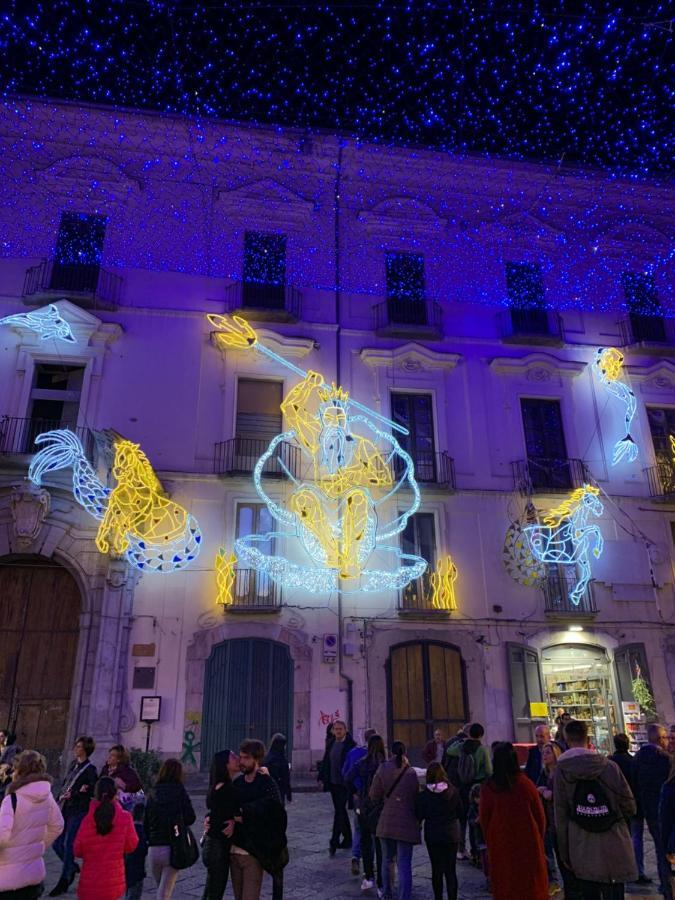 Casa Vacanza "Al Vicolo Delle Colonne" Salerno Dış mekan fotoğraf